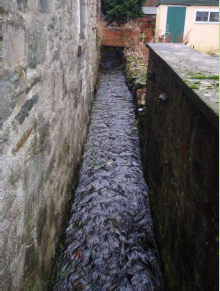 Artificial bed of banks of a body of water