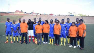 16 Days of Activism to End Violence Against Women and Girls: footballers supporting the campaign, Rwanda.
16 Days of Activism to End Violence Against Women and Girls: footballers supporting the campaign, Rwanda.