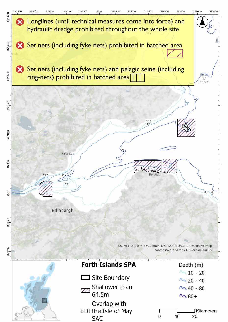 Map shows Forth Islands SPA, 4 discrete areas collectively covering the waters immediately surrounding Isle of May, Bass Rock, Craigleith, Fidra, Inchcolm, and Long Craig. Across these areas set nets (including fyke nets), longlines (until technical measures come into force), and hydraulic dredges are prohibited. Pelagic seines (including ring-nets) are prohibited in overlapping area with the Isle of May SAC.