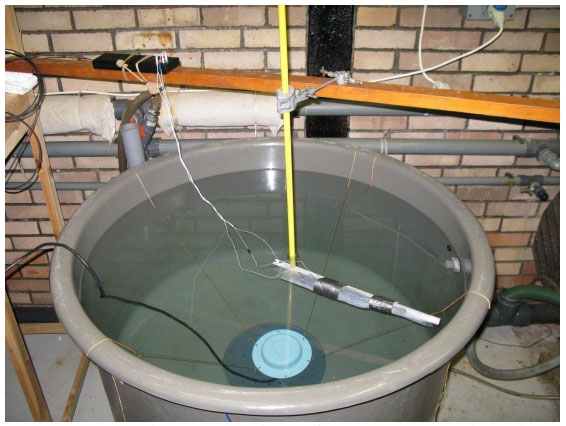 1m diameter fiberglass tank with fish AEP apparatus set up