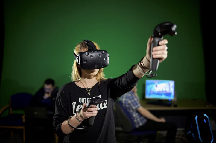 This picture shows a student testing a virtual reality kit at Abertay University